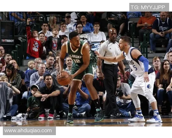 火箭队与小牛队季后赛首战精彩回顾与关键时刻分析